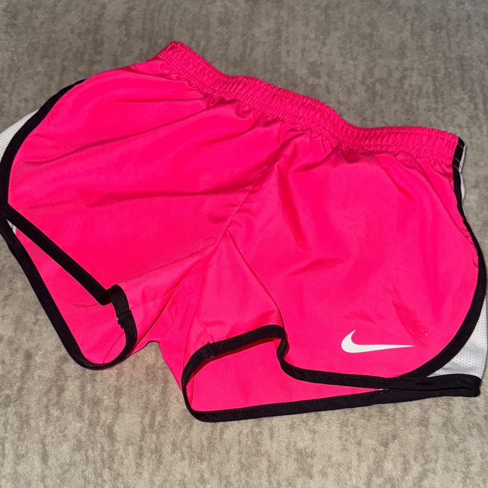 Nike Girls Dri-Fit shorts in pink, black & white (5-6 yrs - size 6?) - EUC!